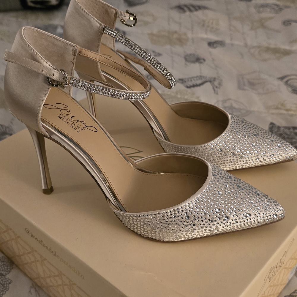 Never Worn Jewel Badgley Mischka Sparkle Heels